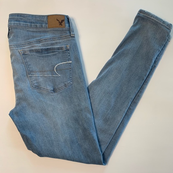 American Eagle Light Wash Jeans - Picture 1 of 5